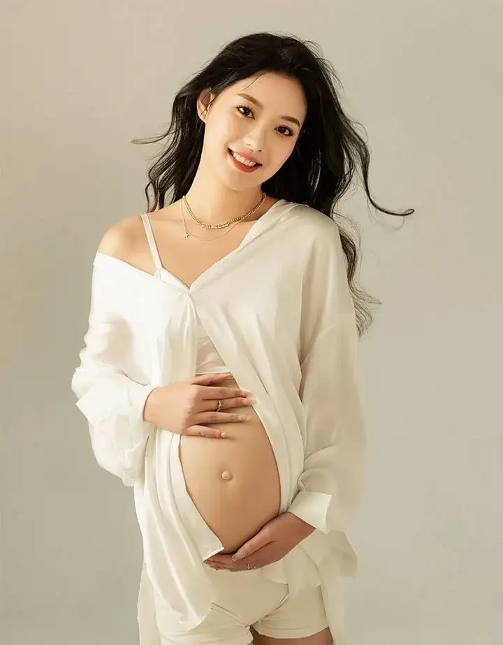 极简少妇孕妇照插图1