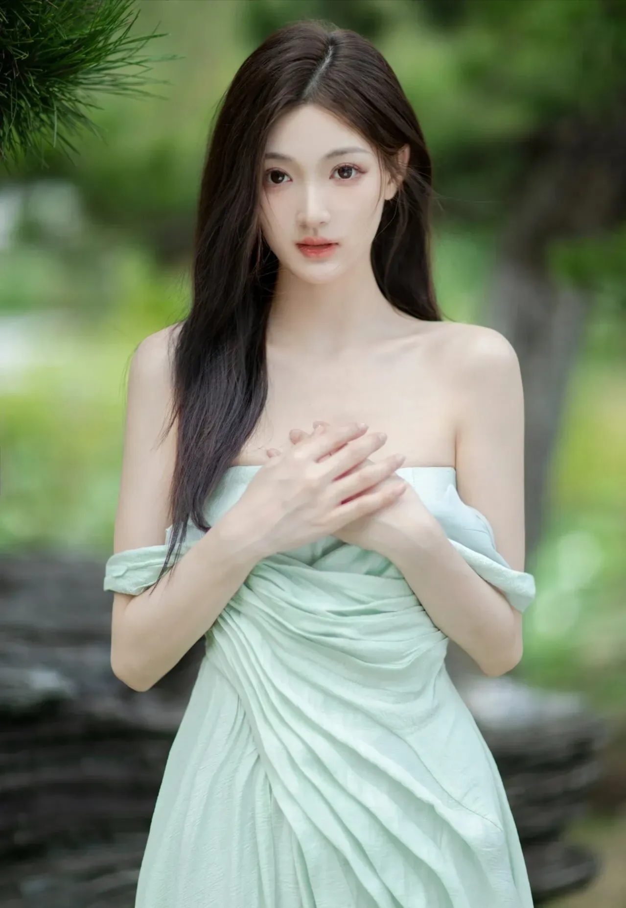 夏日清新自然的少女写真插图1