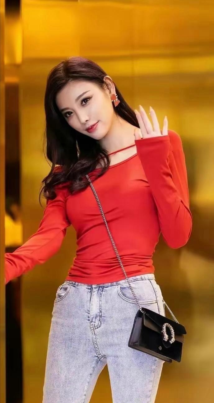 杨晨晨红衣写真插图2