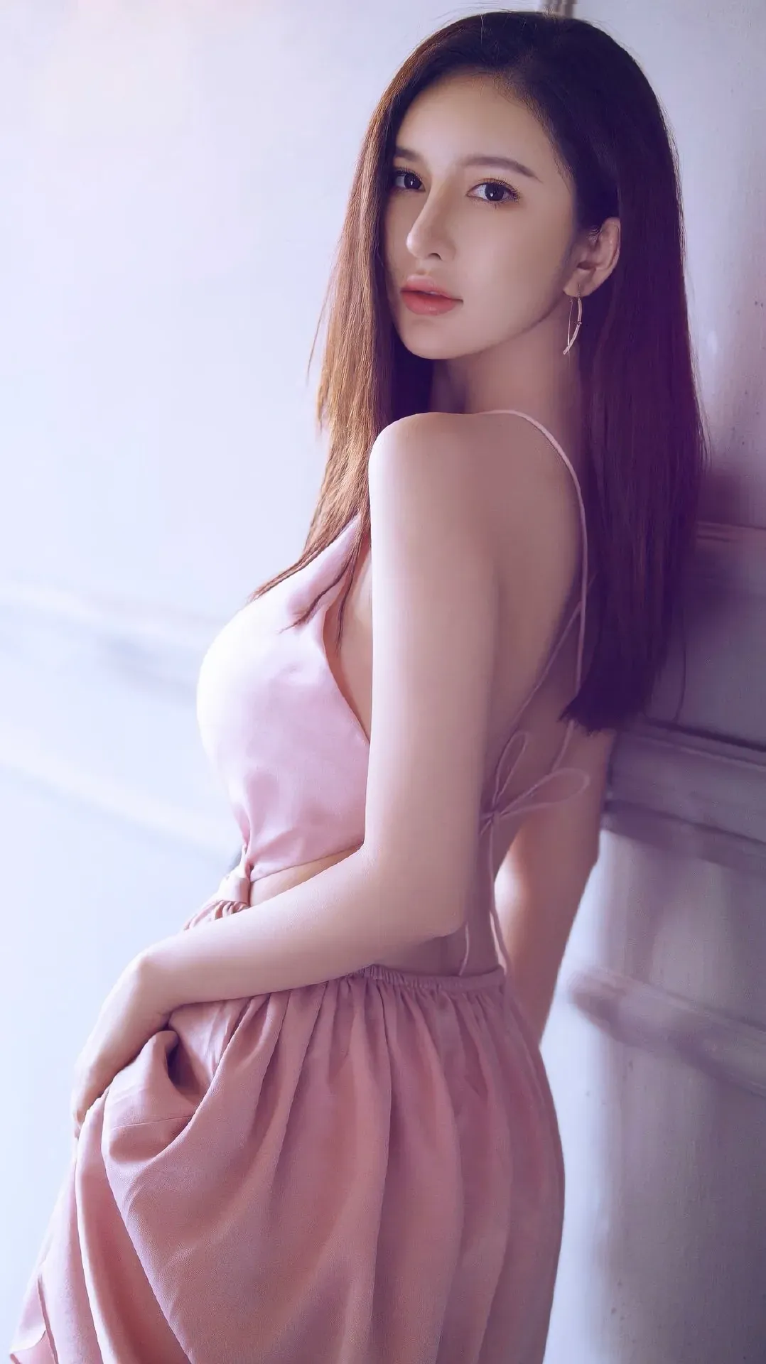 粉裙美女写真插图1